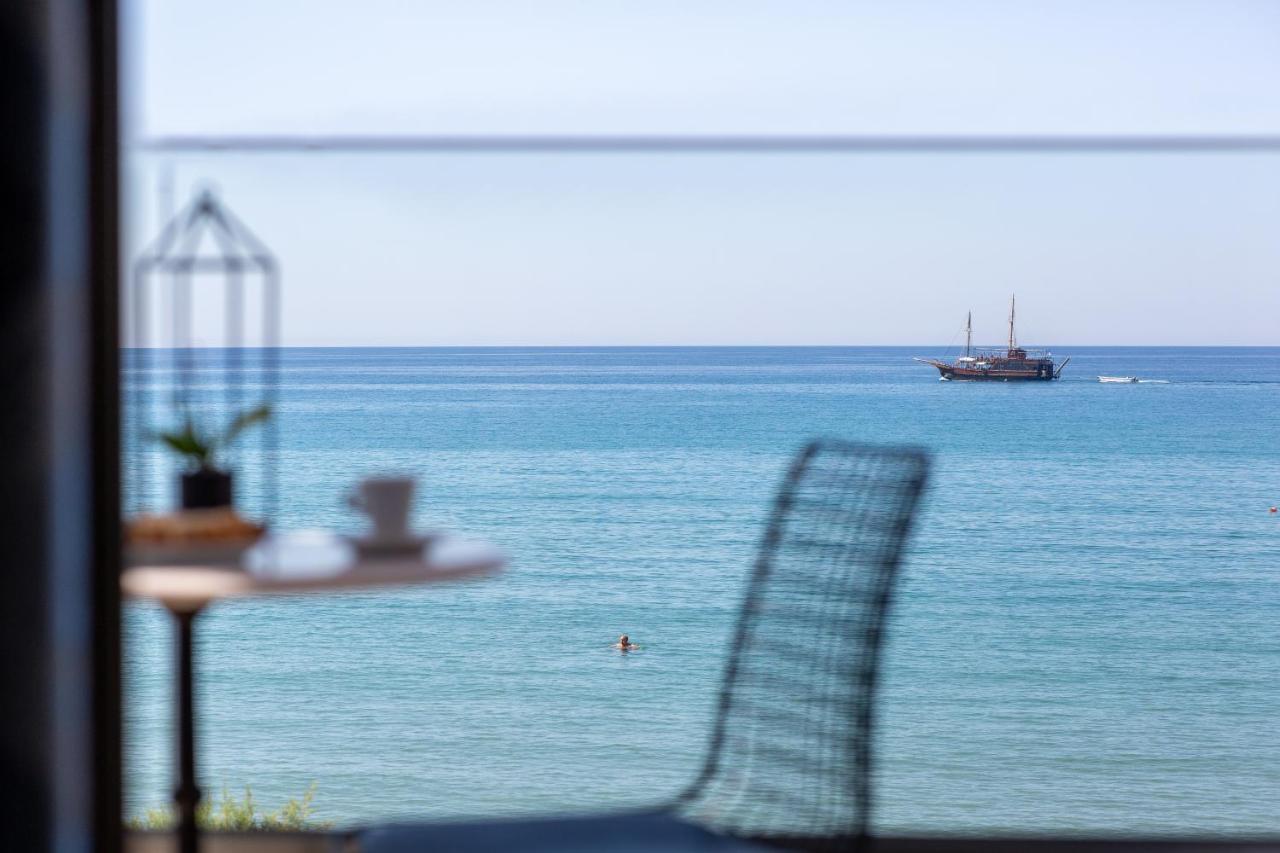 Elimia Suites & Studios Makrýgialos 외부 사진