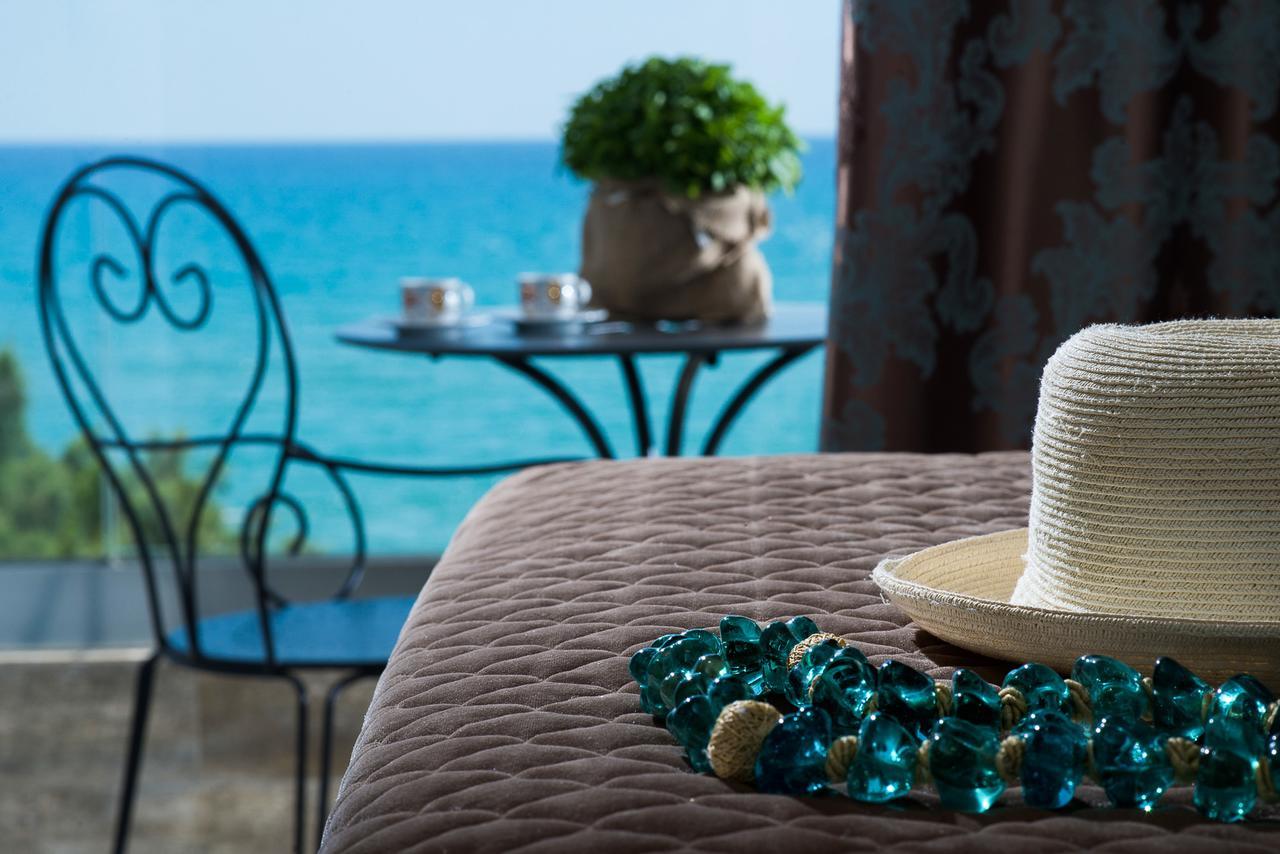 Elimia Suites & Studios Makrýgialos 외부 사진