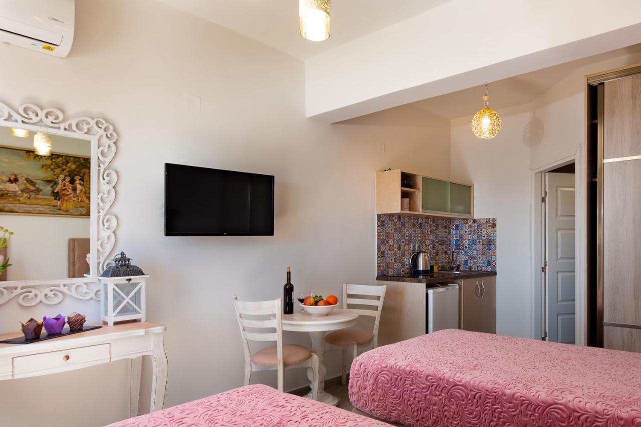 Elimia Suites & Studios Makrýgialos 외부 사진